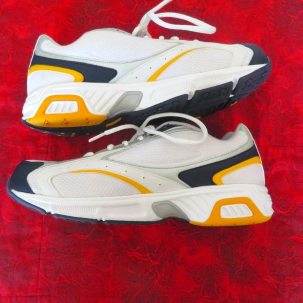 Men's Reebok super flex shoes